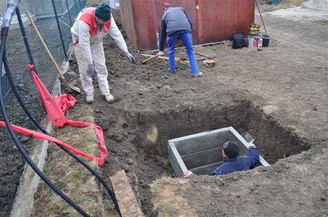 Obsyp a zhutnenie zeminy okolo osadenej vodomernej šachty
