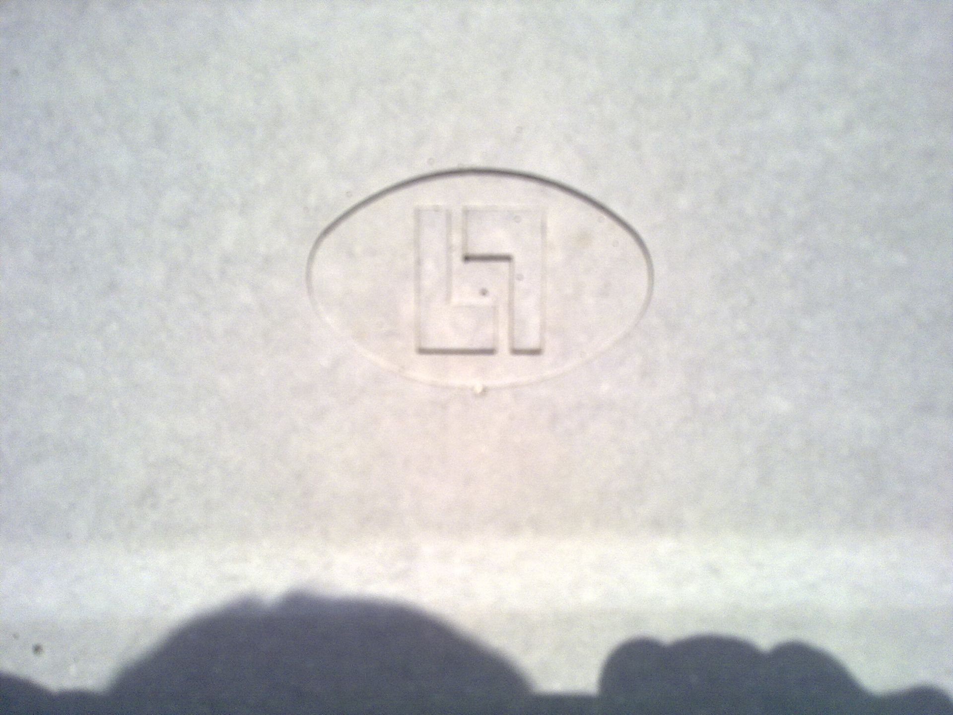 Logo výrobcu LUKABETON vtlačené do betónového dielca